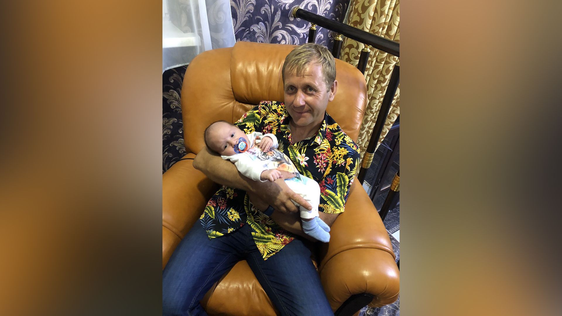 Олег Зубков с внуком