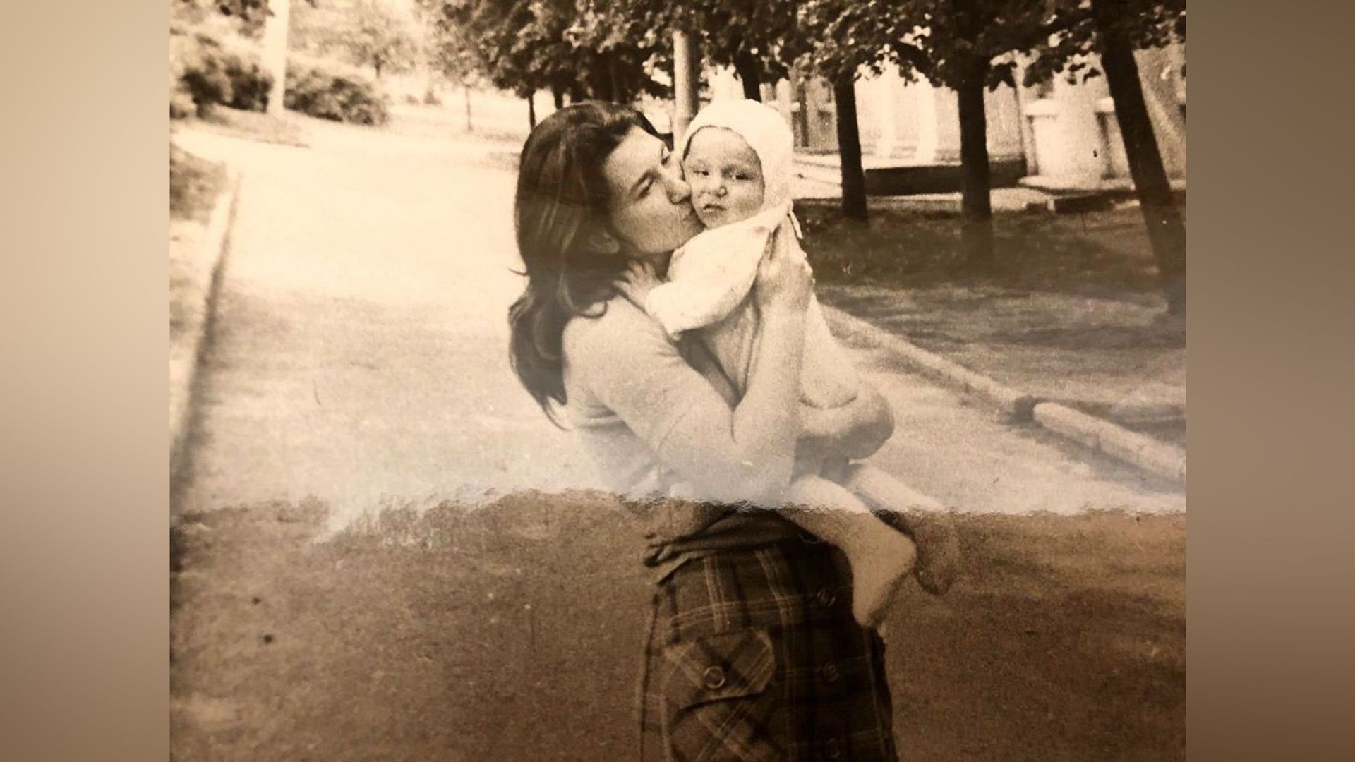 Евгений Чичваркин в детстве с мамой