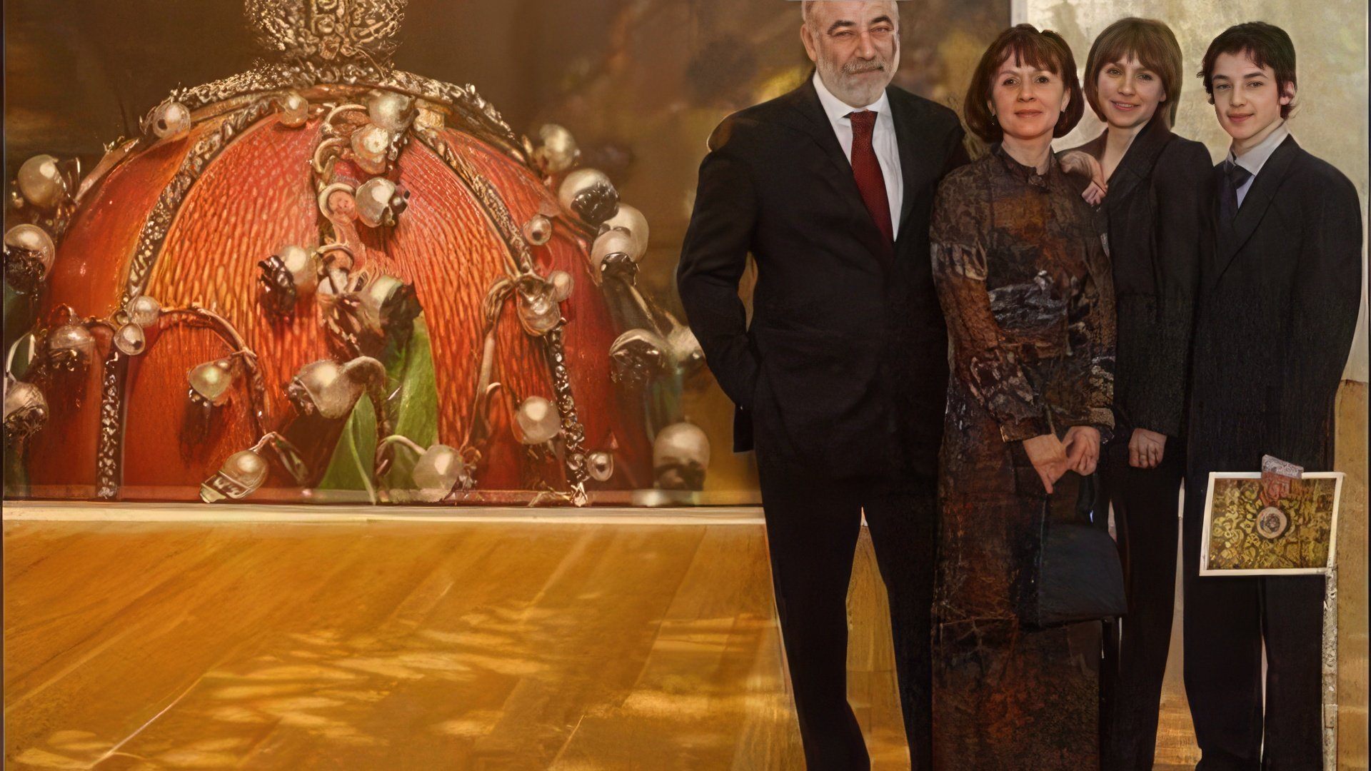 Виктор Вексельберг с женой и детьми